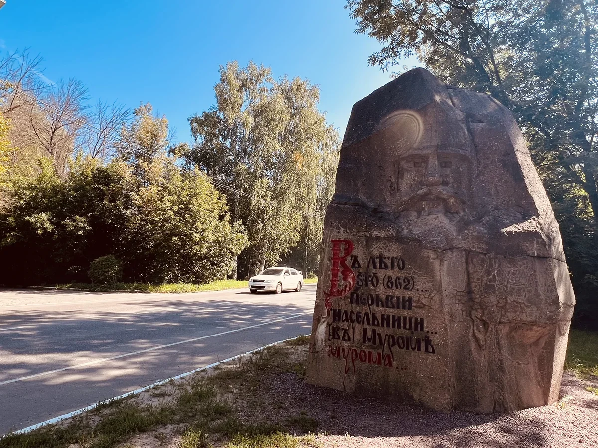 Куда съездить на машине из Москвы на выходные с возрастными родителями: локации, отели, траты
