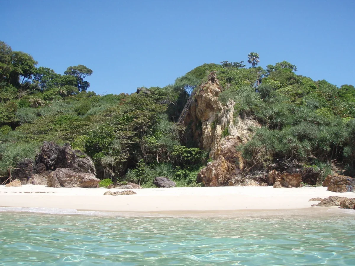 Восточная Нуса-Тенггара, Индонезия. Lingganay Boracay пляж. Западная Нуса Тенггара фото города.