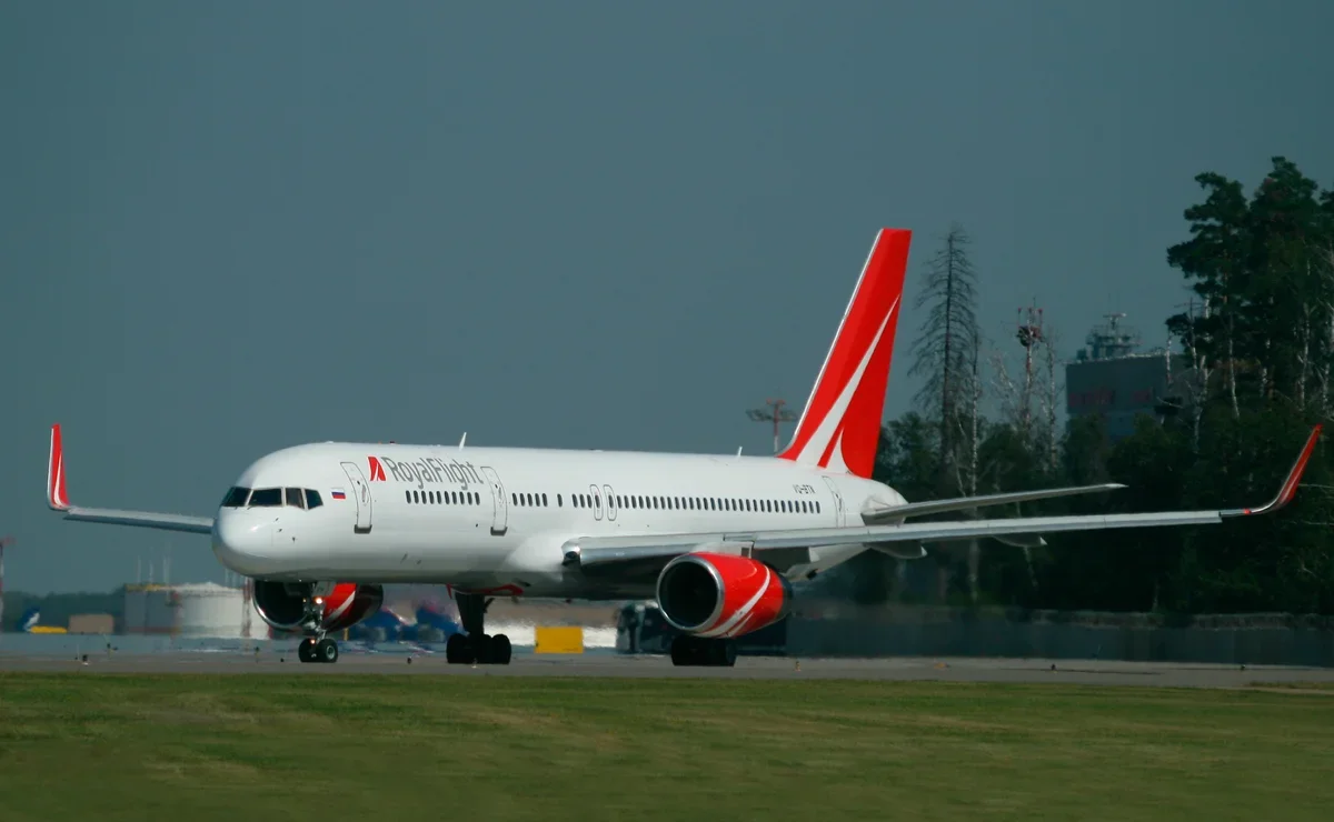 Роял Флайт. Роял Флайт авиакомпания. Royal Flight 737. Boeing 757.