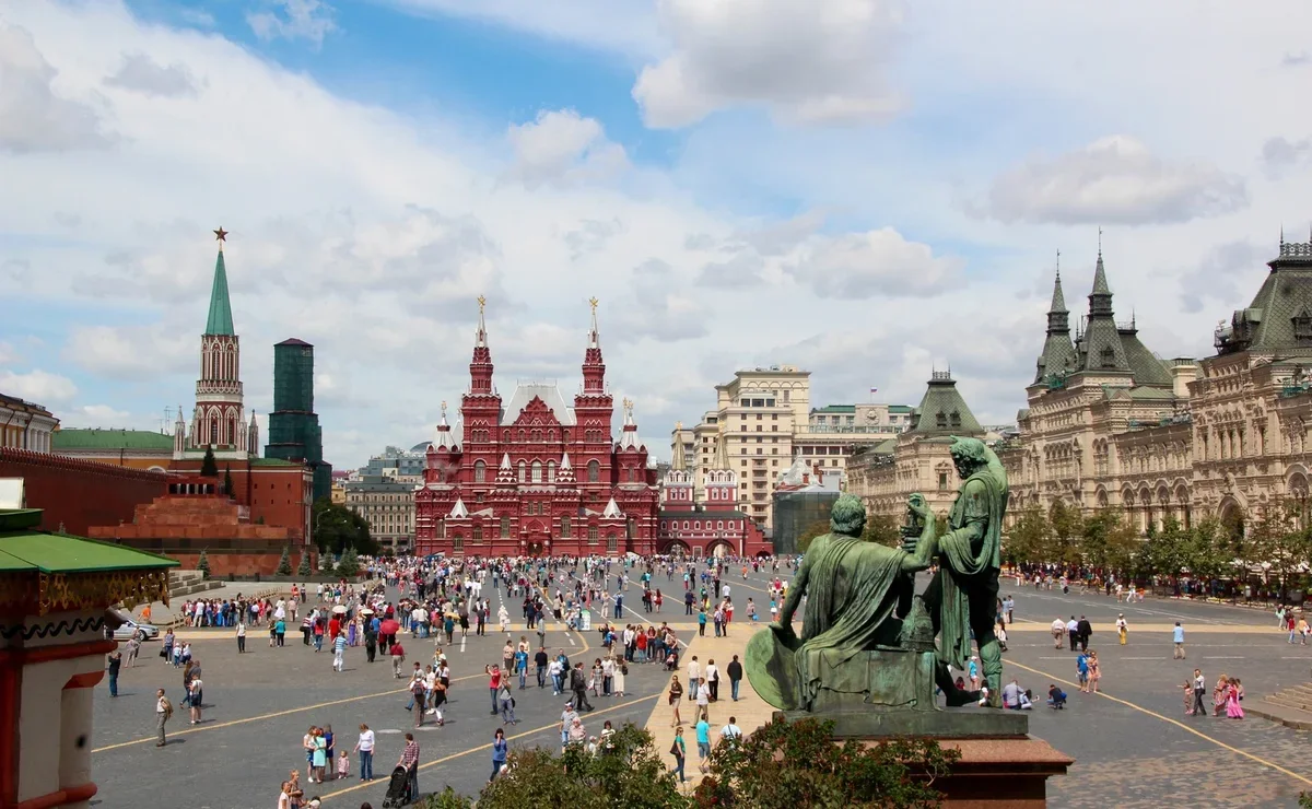 Где в Москве принимают иностранные карты и сколько туристов едут в столицу  из-за рубежа | Ассоциация Туроператоров